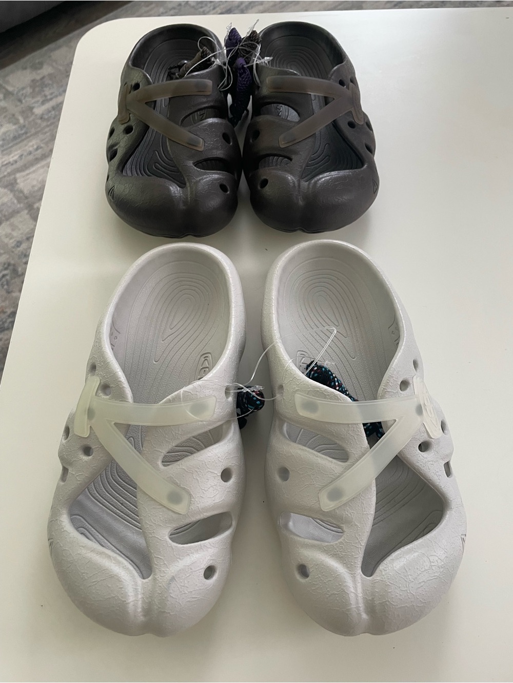 Bundle 2 KEEN Men's Slip-On Sandals Black/White Casual Solid Logo Accents US 5